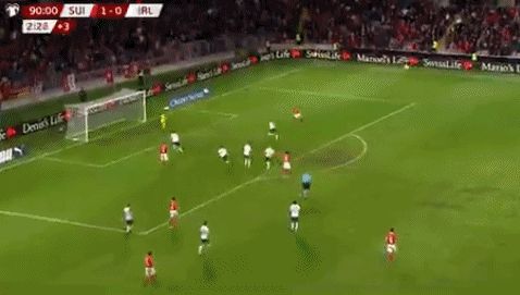  法甲出现史诗级乌龙球，后卫自摆乌龙绝杀自家  