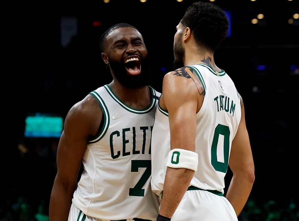  塔图姆40+8+5绿军全员皆兵大胜热火展现冠军底蕴